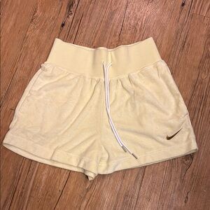 Nike Women’s Shorts Size Small Yellow